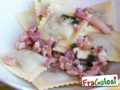 Ravioli ai funghi con burro e pancetta