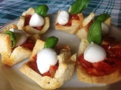 Cestini con Pomodori e Mozzarella