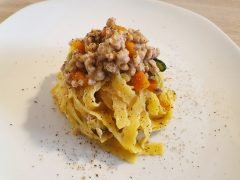 Pasta con ragù bianco