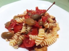 Pasta con Pomodorini e Olive