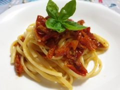 Pasta con Pomodori Secchi