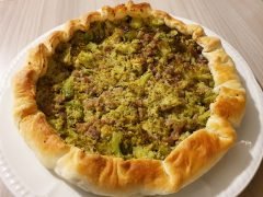 Torta salata broccoli e salsiccia