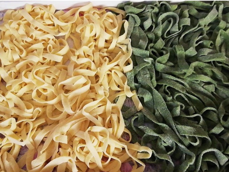 Tagliatelle paglia e fieno