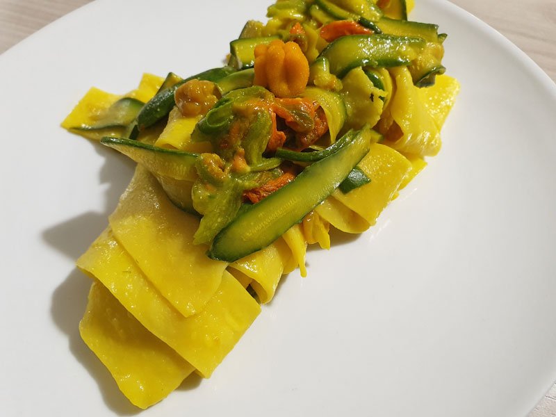 Pasta ai fiori di zucchina